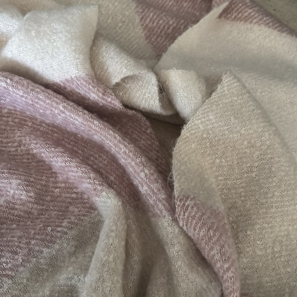 Scarf - Picture 13 of 13